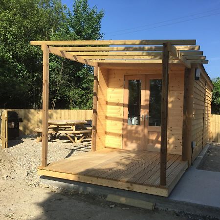 Romantic Getaway Luxury Wooden Cabin With Private Hot Tub And Bbq Абъристуит Екстериор снимка