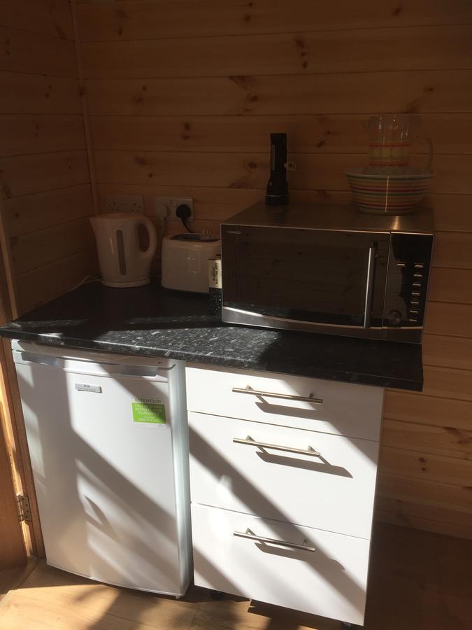 Romantic Getaway Luxury Wooden Cabin With Private Hot Tub And Bbq Абъристуит Екстериор снимка