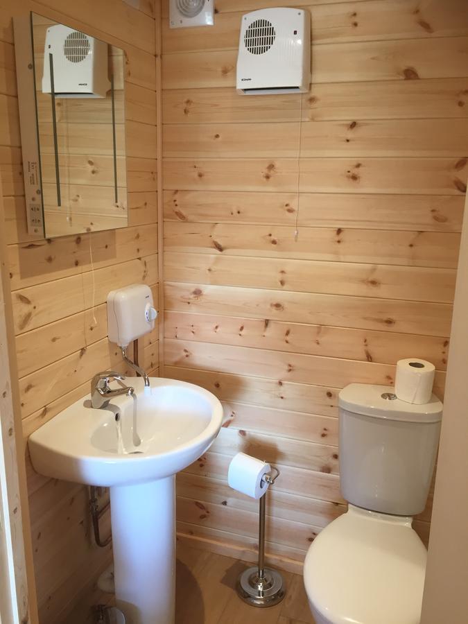 Romantic Getaway Luxury Wooden Cabin With Private Hot Tub And Bbq Абъристуит Екстериор снимка