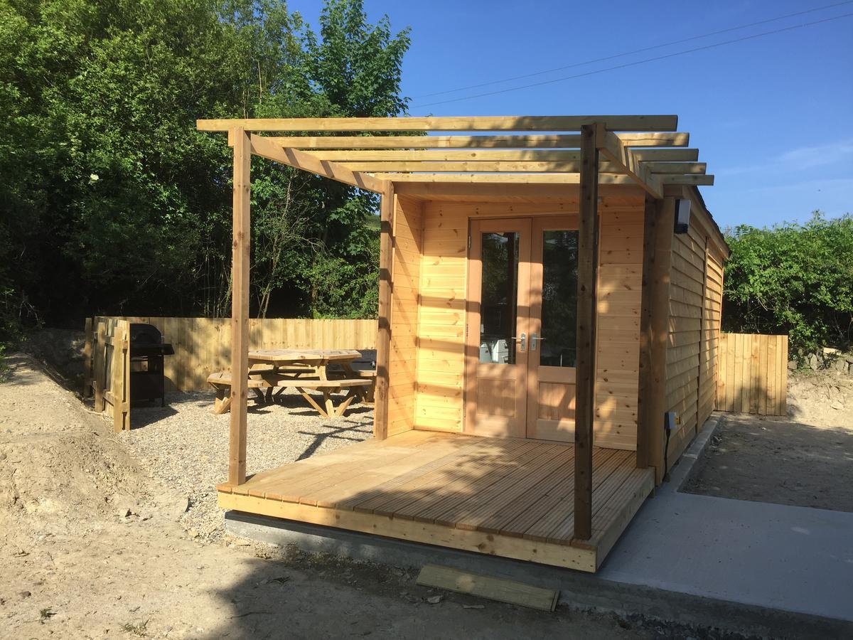 Romantic Getaway Luxury Wooden Cabin With Private Hot Tub And Bbq Абъристуит Екстериор снимка